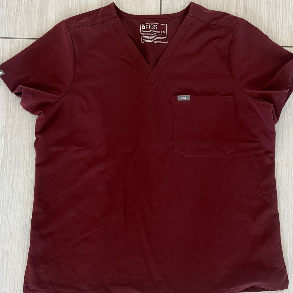 FIGS women’s V-Neck Scrub Top in Burgundy